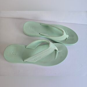Bench Size 8 Womens Sandle Flip Flop shoes